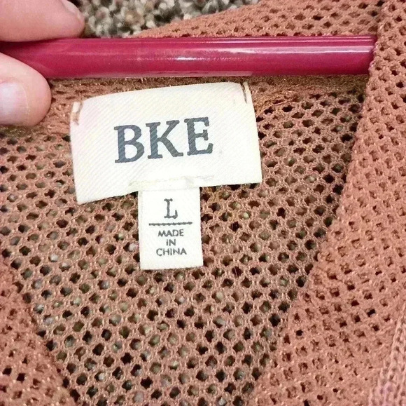 2/$30 Lady's BKE Lightweight Summer top (#308) - Picture 4 of 9